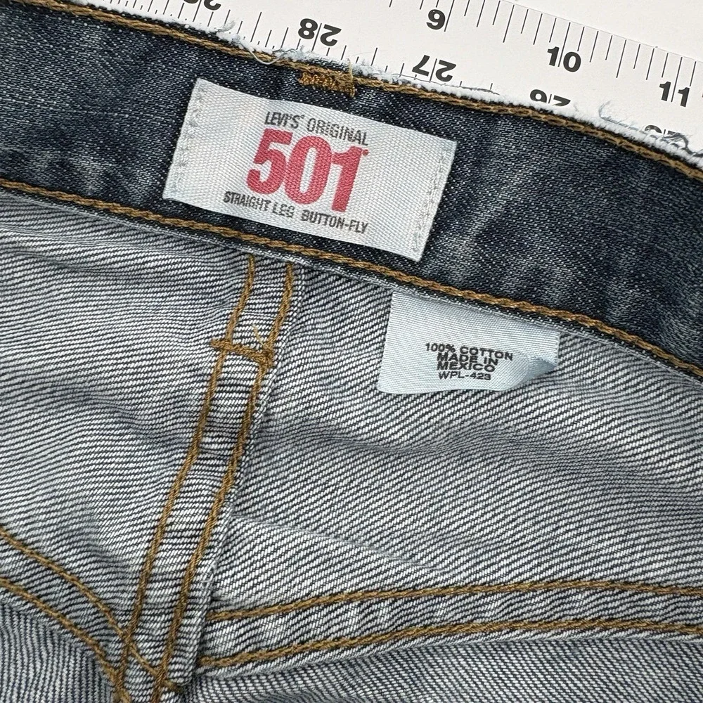 Vintage Levi's 501 Straight Jeans Button Fly Distressed Whisker Y2K Men 32X34